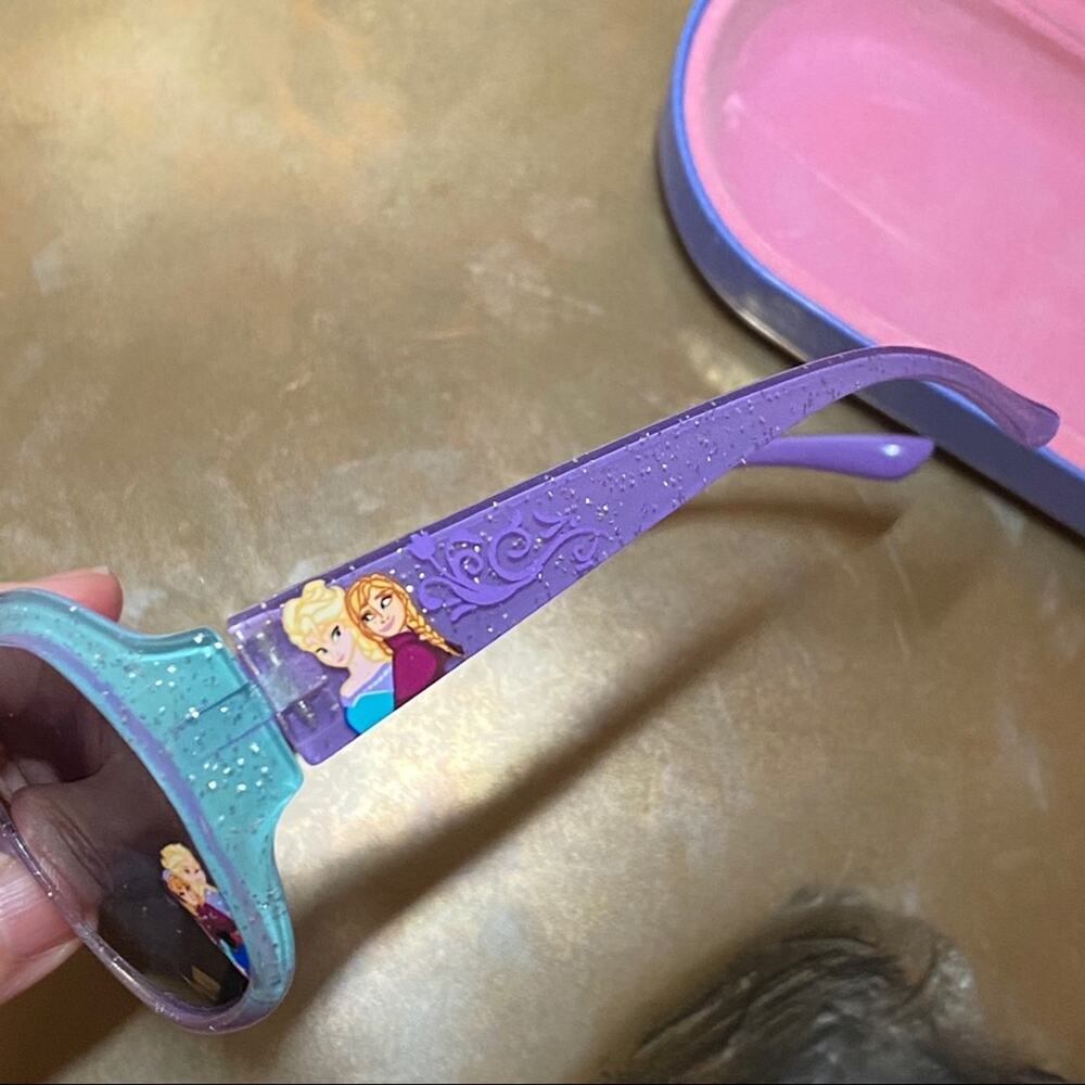 DISNEY Frozen Girls Child Sunglasses New! Case Anna Elsa Purple Blue Pink Signed - Picture 2 of 8